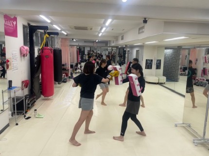 女性専用キックボクシングジム　体験　ビューティーキックス