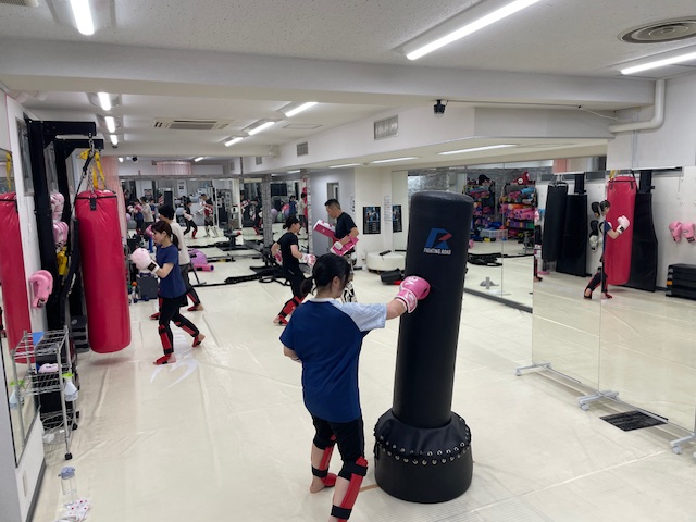 女性　キックボクシング　Beauty Kick X