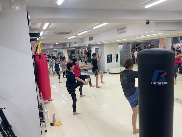 キックボクシング　体験　女性専用ジム
