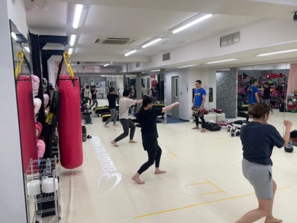 女性キックボクシング　初心者　ビューティーキックス