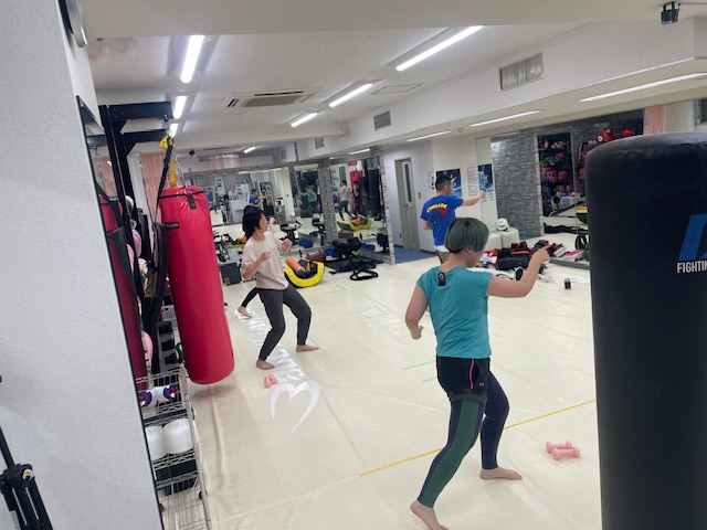 女性専用　ボディメイク＆キックボクシング　