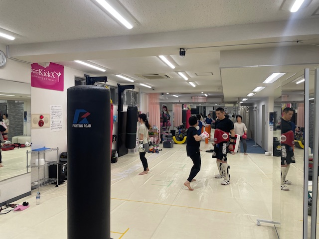 女性キックボクシング　体験　ビューティーキックス