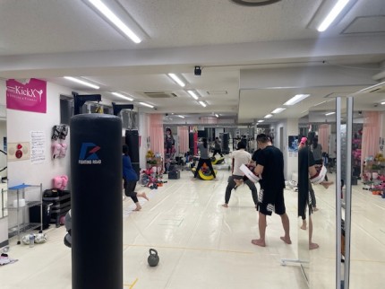 女性キックボクシング　体験　ビューティーキックス
