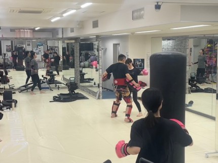 女性キックボクシング　トレーニング