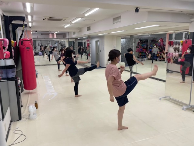 AYU先生の「Kick Out」キックボクシングエクササイズ！│台東区 上野 