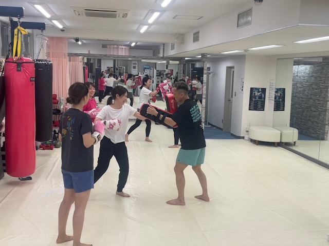 女性　キックボクシングジム