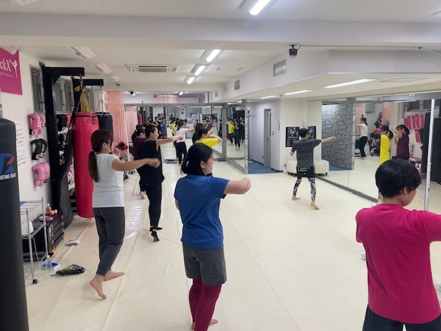 格闘技エクササイズ　KICK　OUT